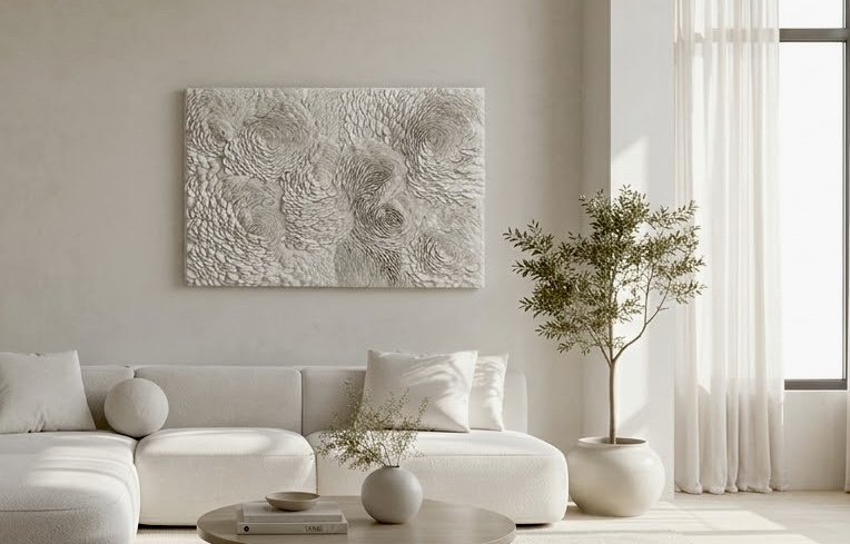 Визуализация светлой гостиной с объёмным панно над диваном